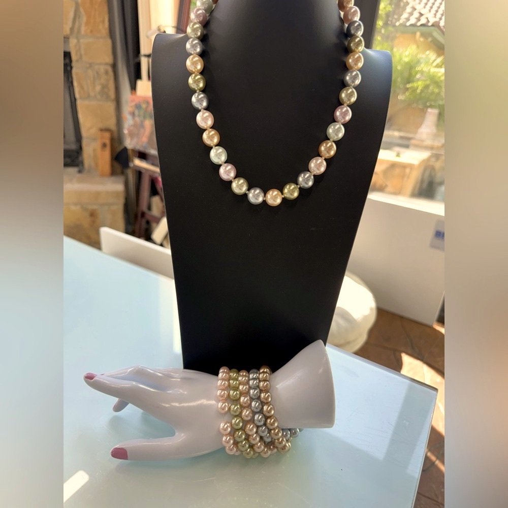 Vintage Kenneth J Lane Pastel Pearl Necklace Plus matching bracelets 2009